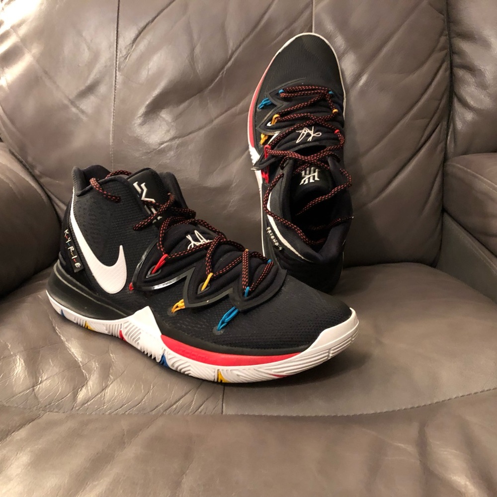Nike Kyrie 5 Friends Edition